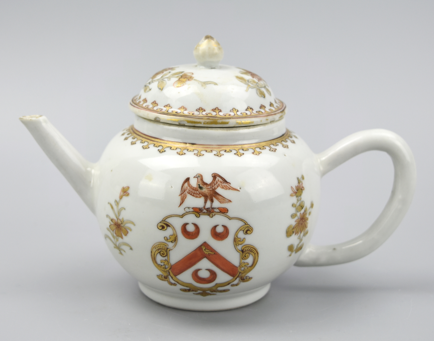 CHINESE EXPORT GILD TEAPOT AND 2cf7f0