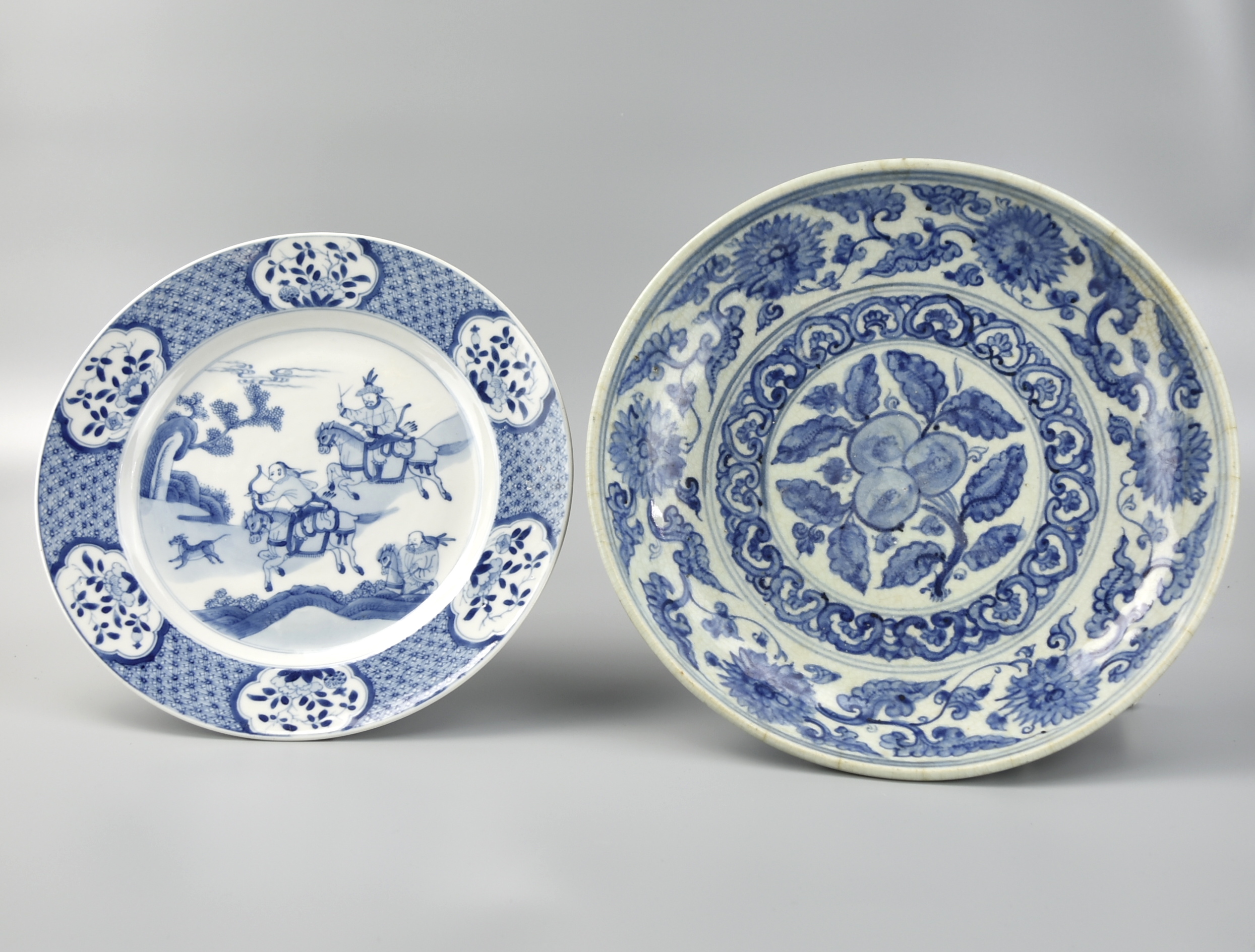 TWO CHINESE BLUE WHITE PLATES  2ce854
