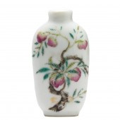 CHINESE FAMILLE ROSE SNUFF BOTTLE 2d1a46
