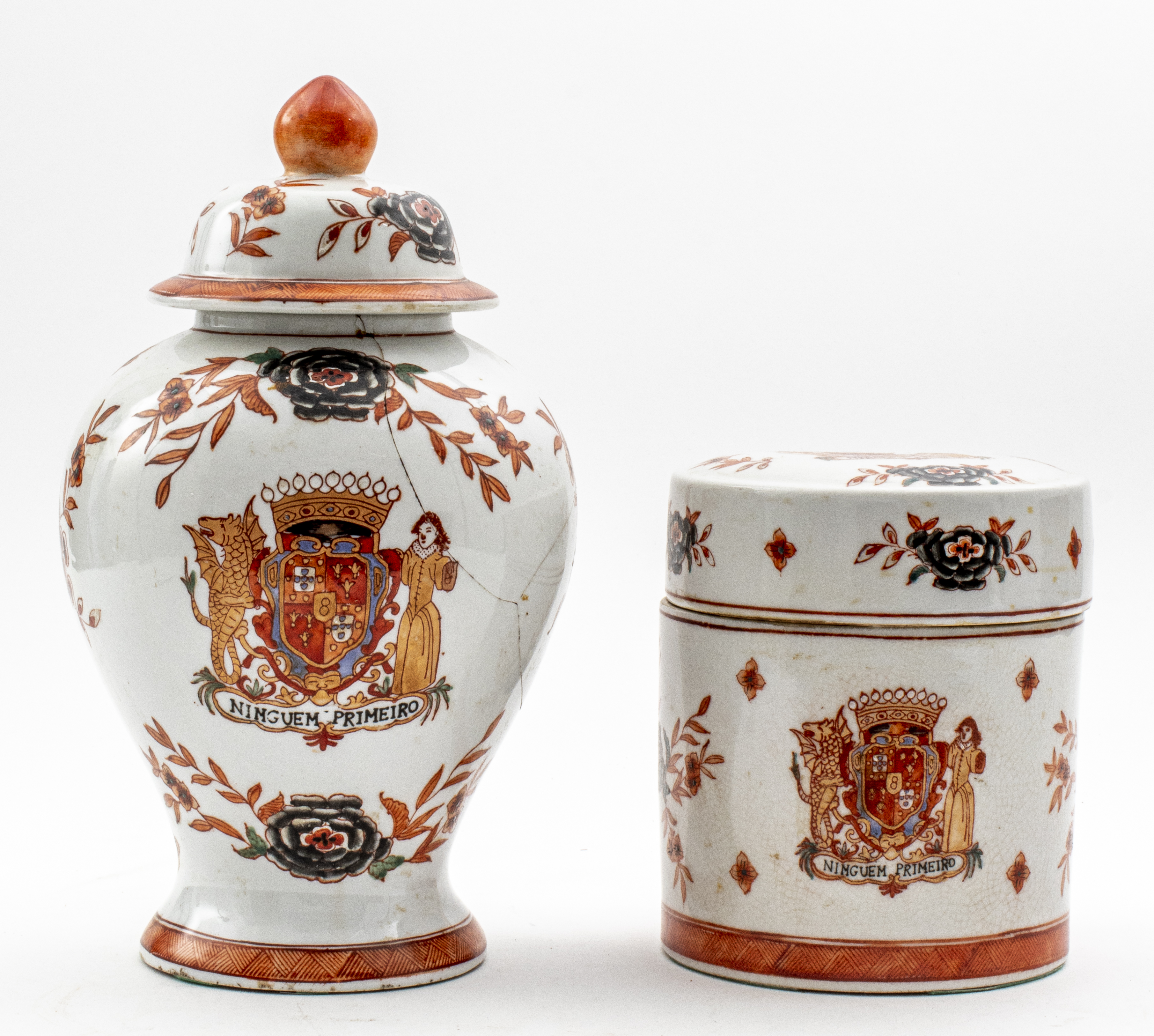 CHINESE EXPORT ARMORIAL PORCELAIN 2d1ef9