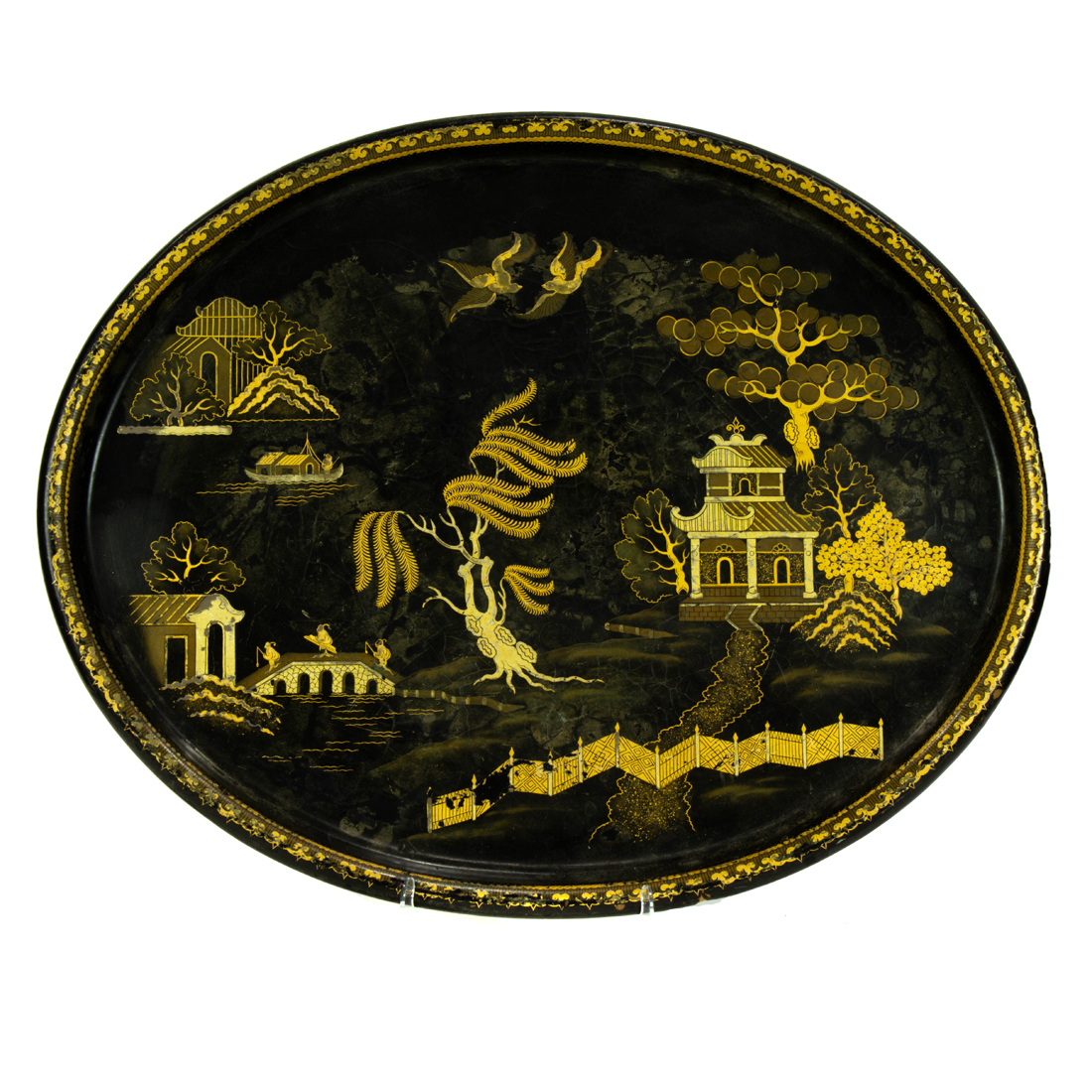 AN ENGLISH CHINOISERIE DECORATED 2d26d4