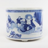 CHINESE BLUE AND WHITE CYLINDRICAL FOOTED