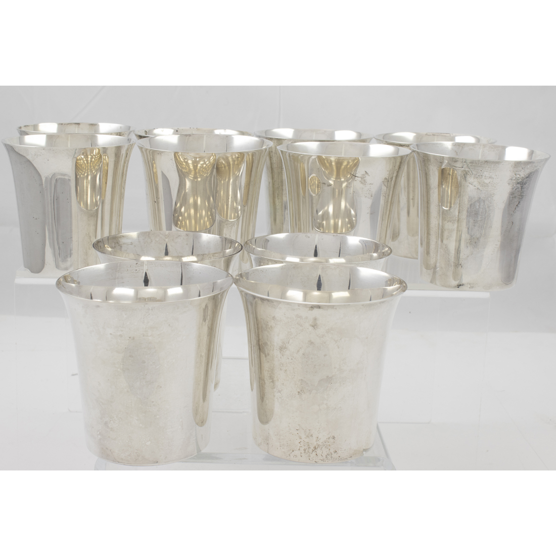 A SET OF 12 SYMTH STERLING BEAKERS 2d0e6d