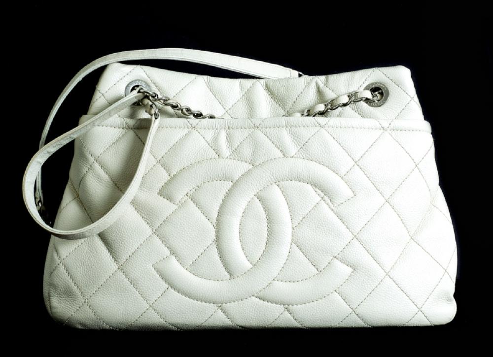 CHANEL QUILTED CREAM LEATHER PURSEImmaculate