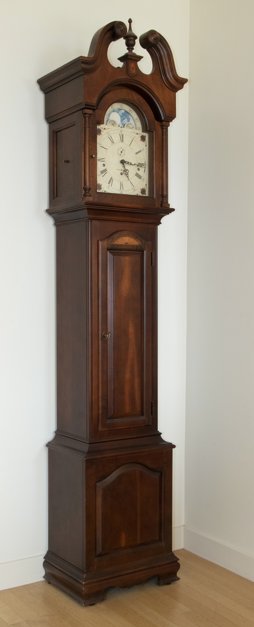 GRANDFATHER CLOCK BY HOWARD MILLER 2d6712