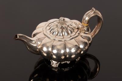 A George IV silver teapot Richard 2db0b7