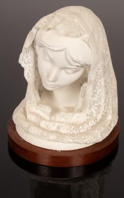 A Lladro bust of young girl wearing 2db0c9