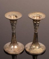 A pair silver trumpet shaped candlesticks 2db438