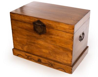 An Indonesian camphor wood chest 2db59e