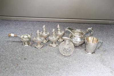 Four silver pepper pots Birmingham 2dd9e6