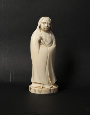 A Japanese carved ivory okimono 2ddaad