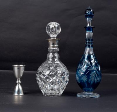 A silver mounted cut glass decanter  2dde00