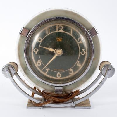 An Art Deco mantel clock by Smith  2ddf23