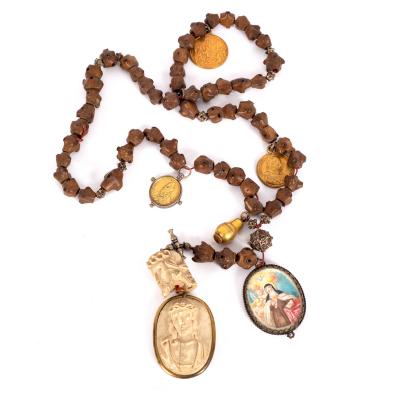 An 18th Century wooden rosary chain  2de0df