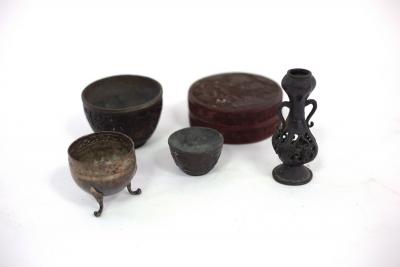 Sundry Oriental items comprising 2dc968