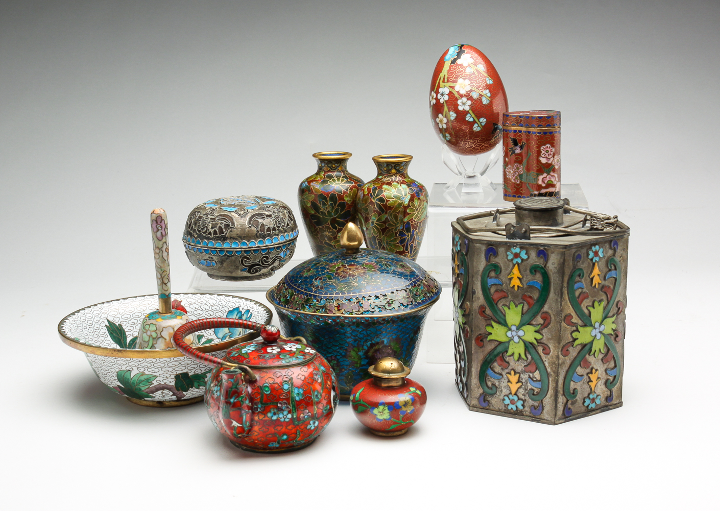 GROUP OF ASIAN CLOISONNE AND ENAMELWARE  2e0229