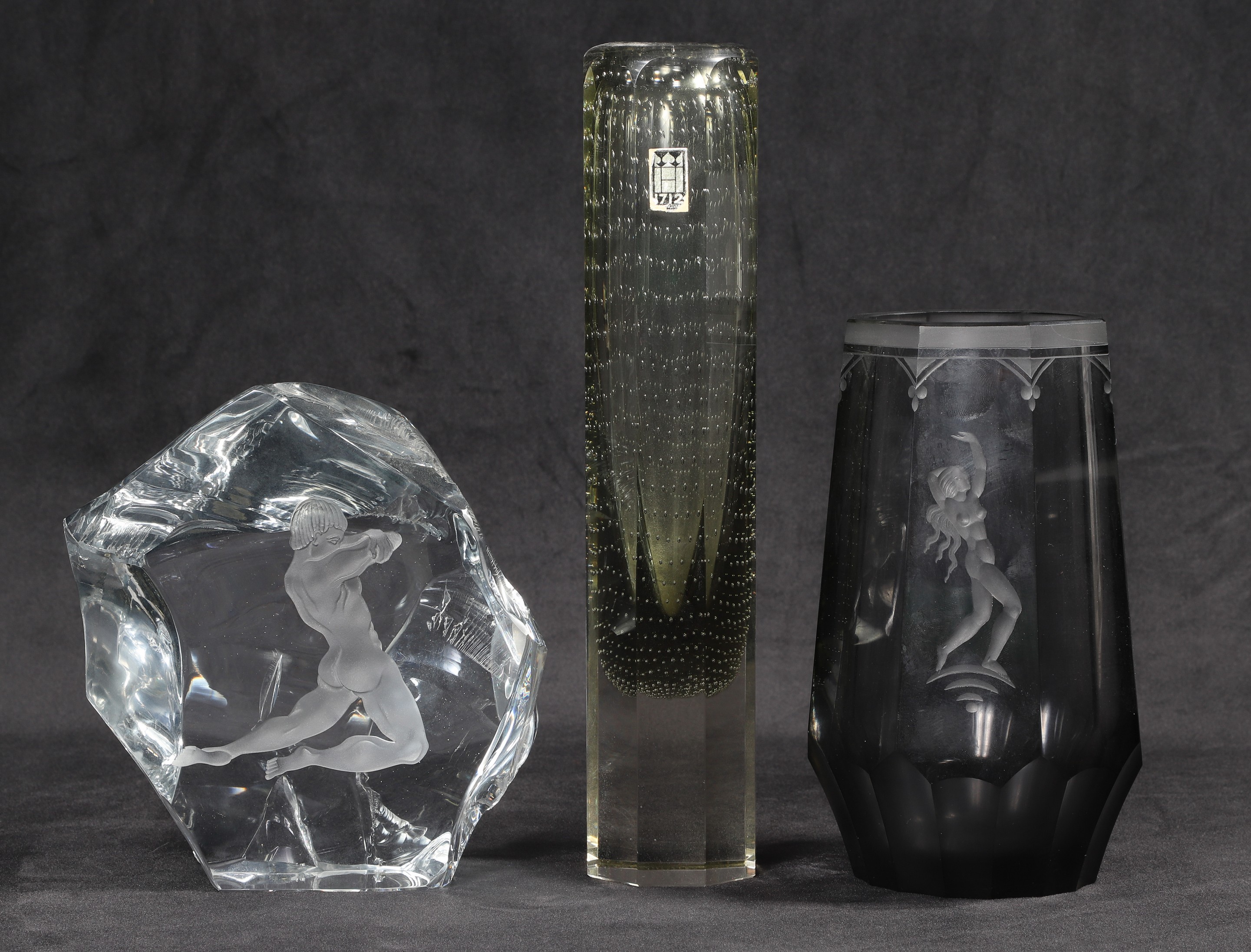 Elme vase and etched glass sculpture 2e07b1