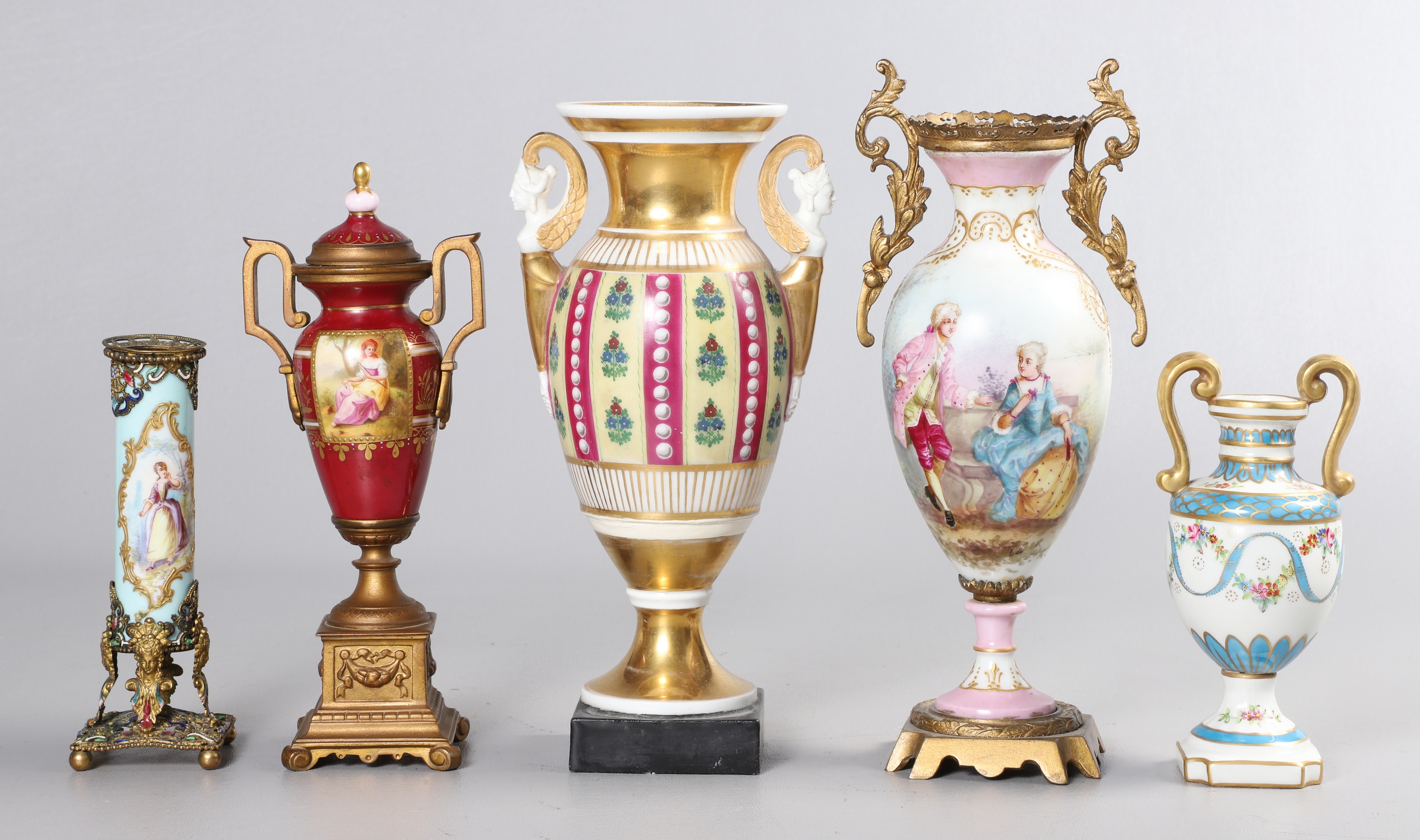  5 Porcelain urns and vase to 2e07ea