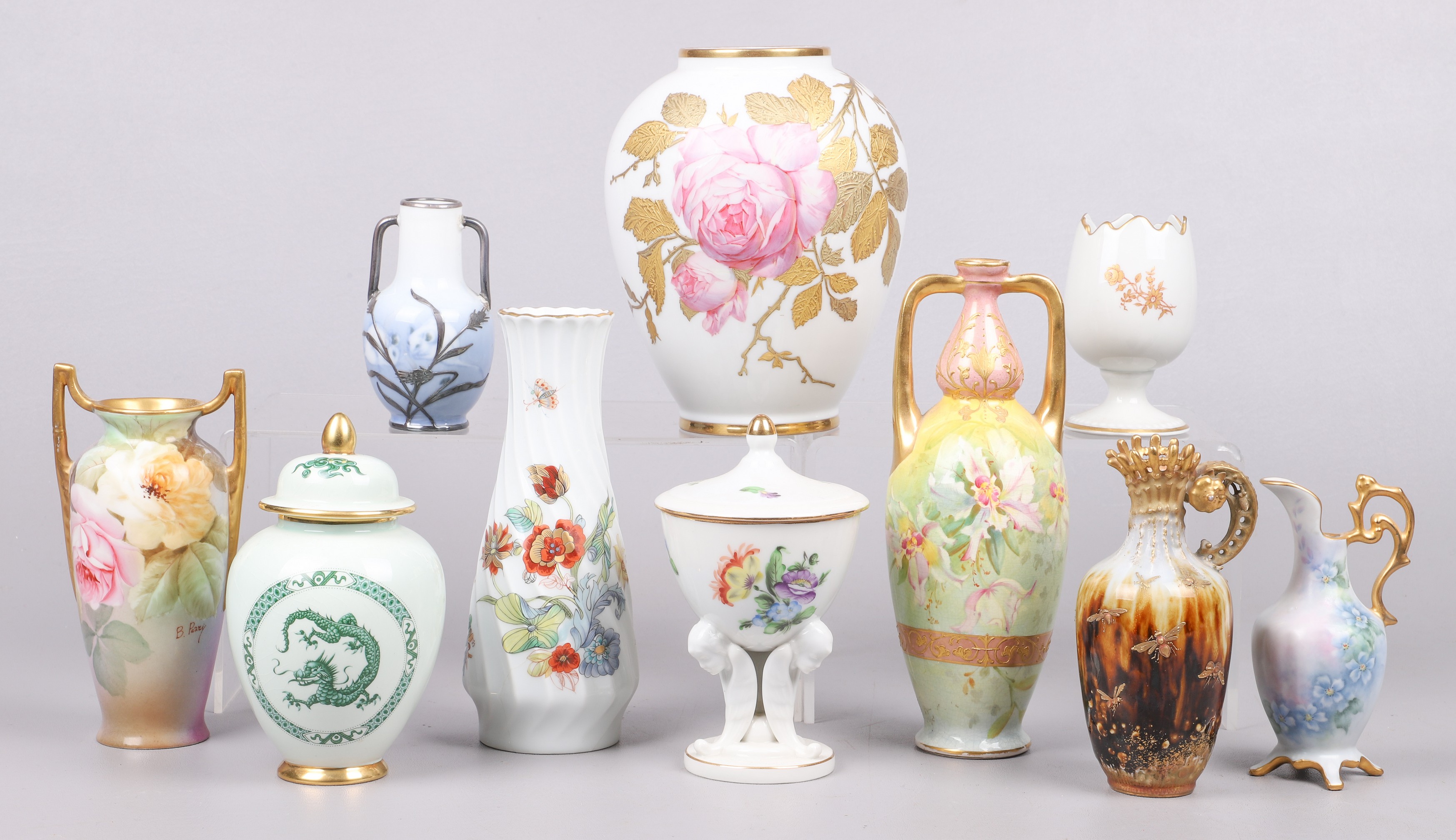 (10) Porcelain vases and urns to