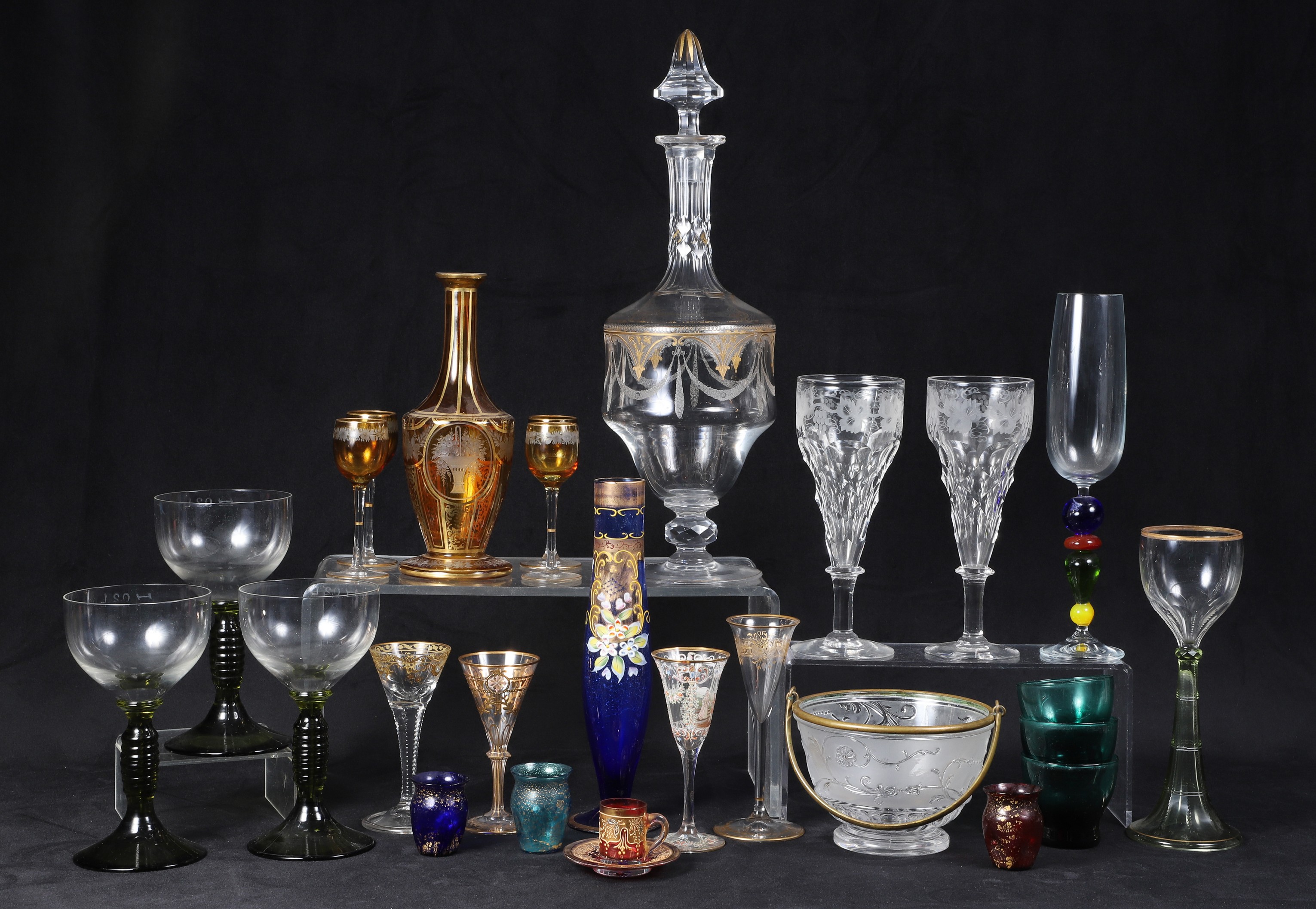 Glasses decanters and vases to 2e0bb7