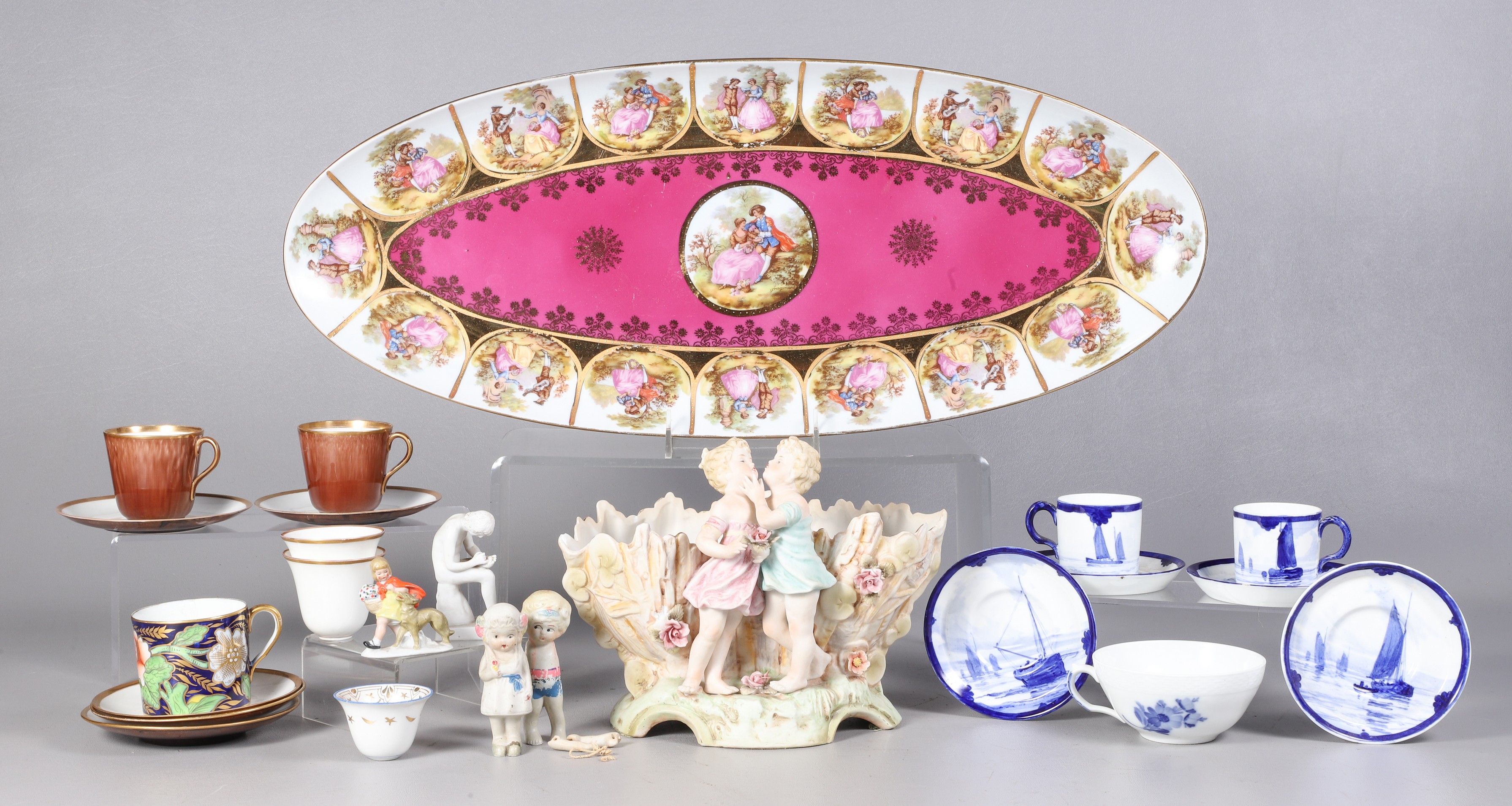 Porcelain figures and table items 2e0bc2