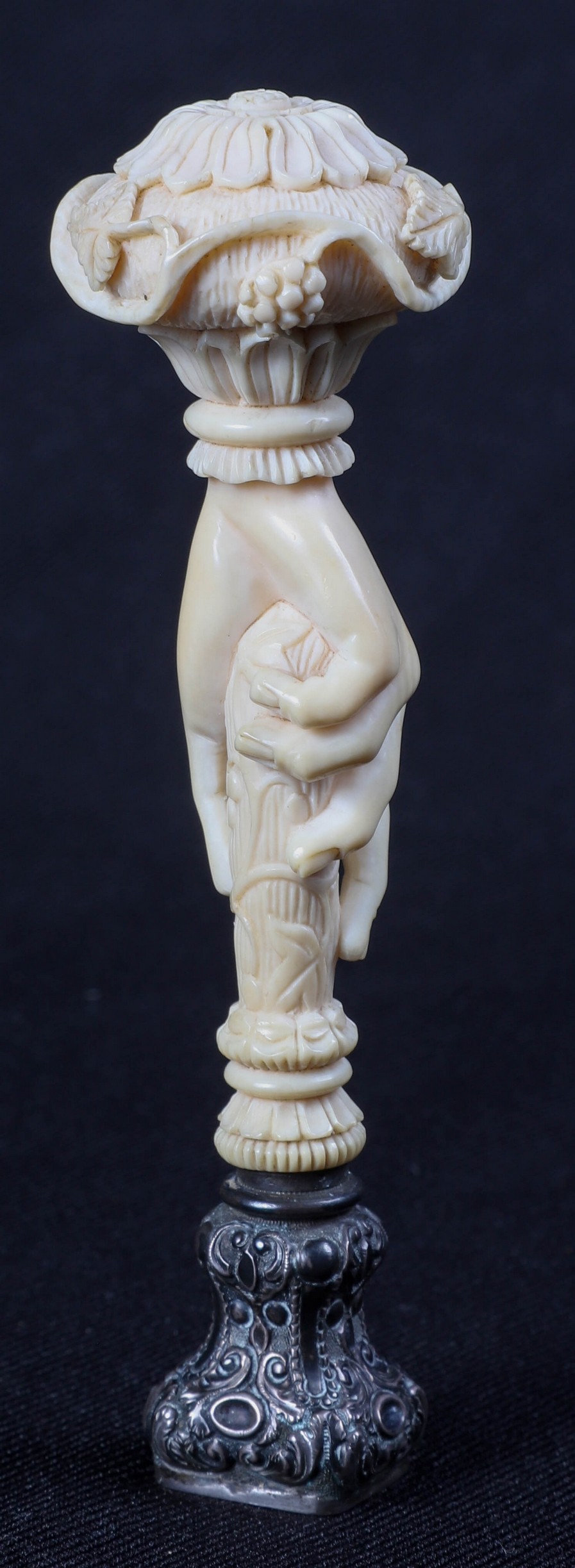 An ivory carved hand form seal  2e0d02