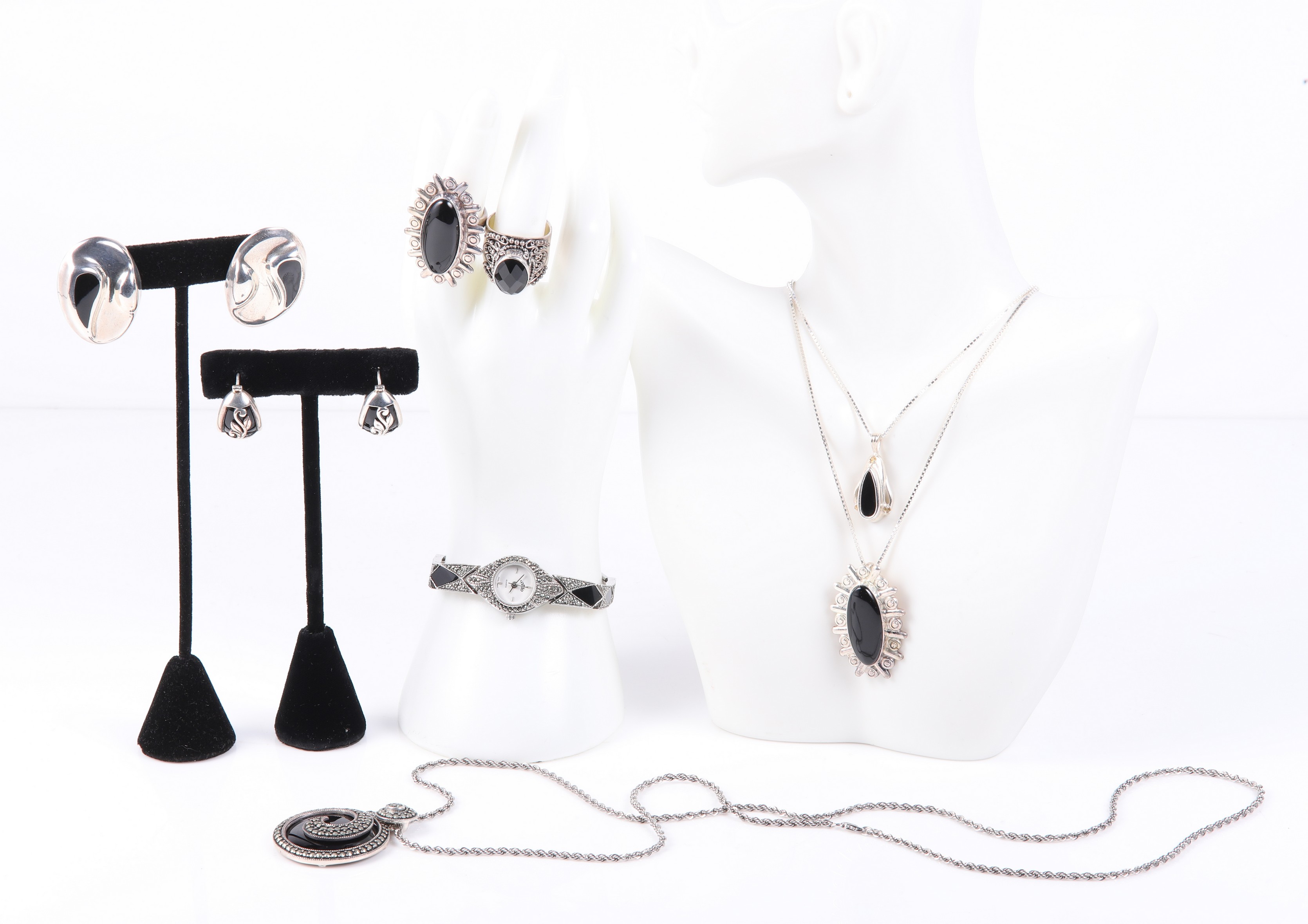  8 Pc onyx and sterling jewelry 2e1319