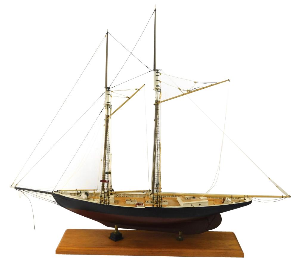 SHIP S MODEL TWO MASTS WITH STRINGING  2defe4
