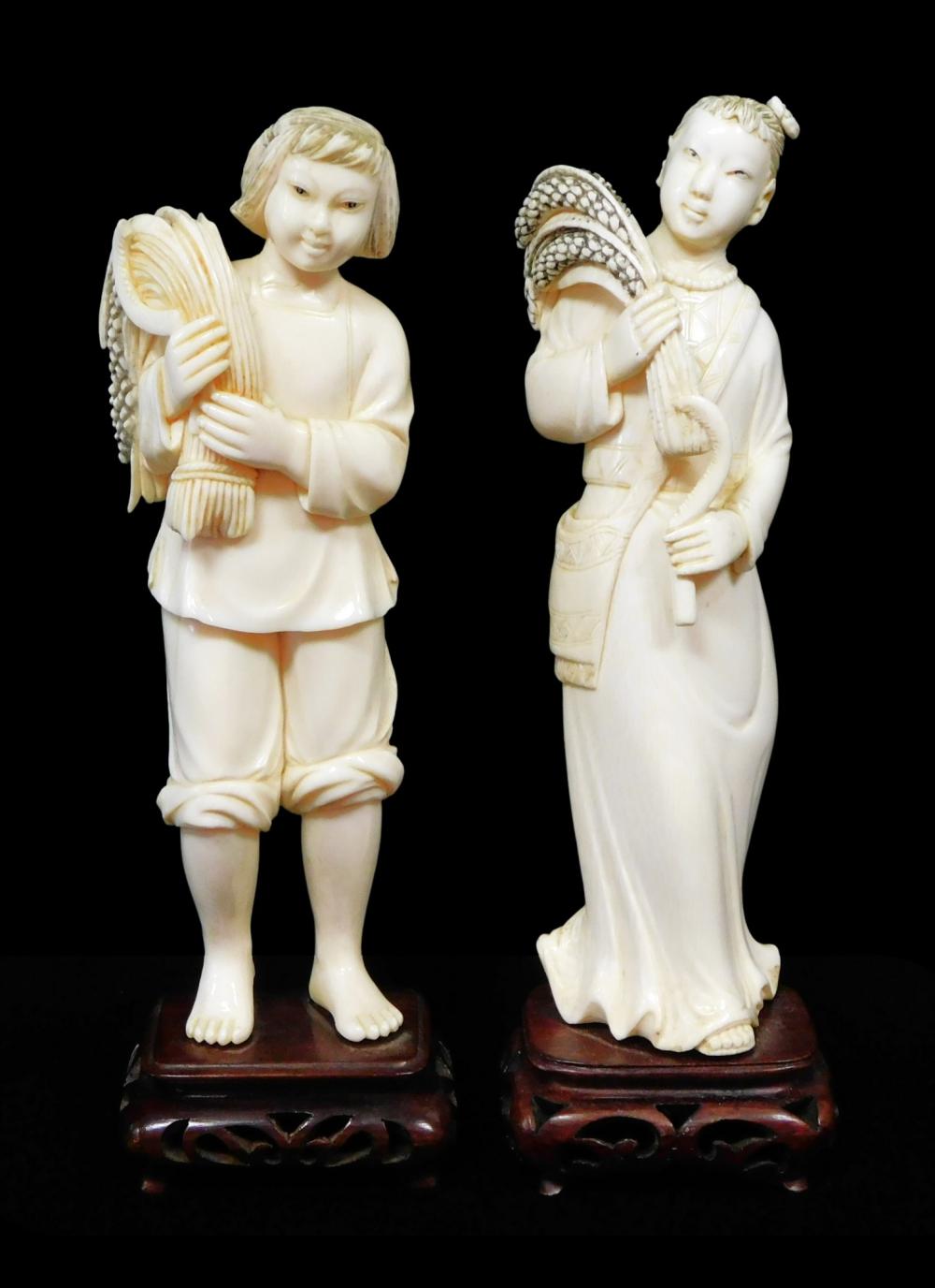 ASIAN TWO CARVED IVORY FIGURES  2e2cd3