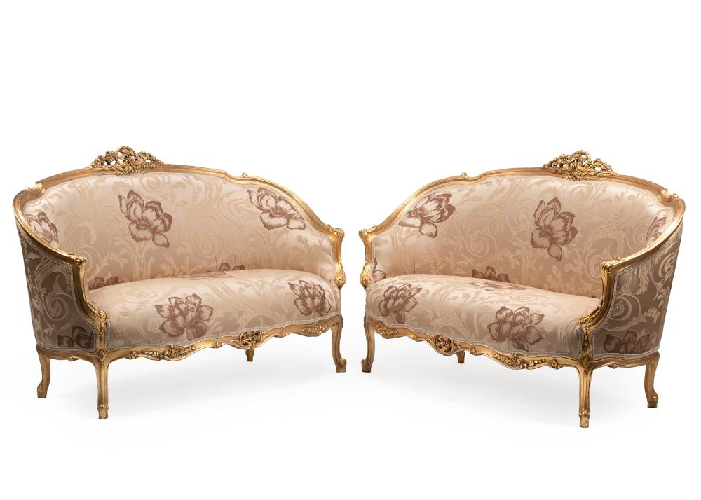 PAIR OF LOUIS XV STYLE CARVED GILTWOOD 2e3109