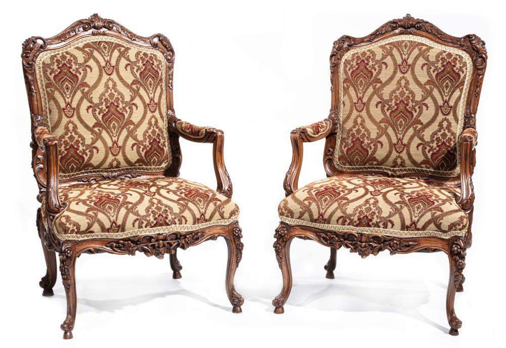 PAIR OF LOUIS XV STYLE CARVED WALNUT 2e3136