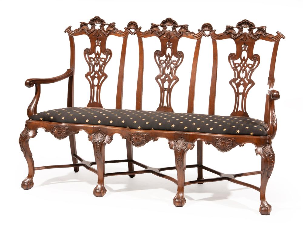 AMERICAN CHIPPENDALE STYLE CARVED 2e3358