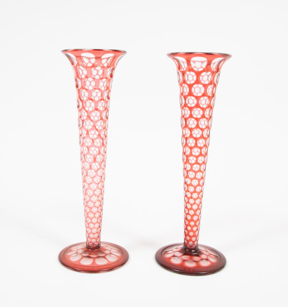PAIR OF AMERICAN OVERLAY GLASS 2e3382