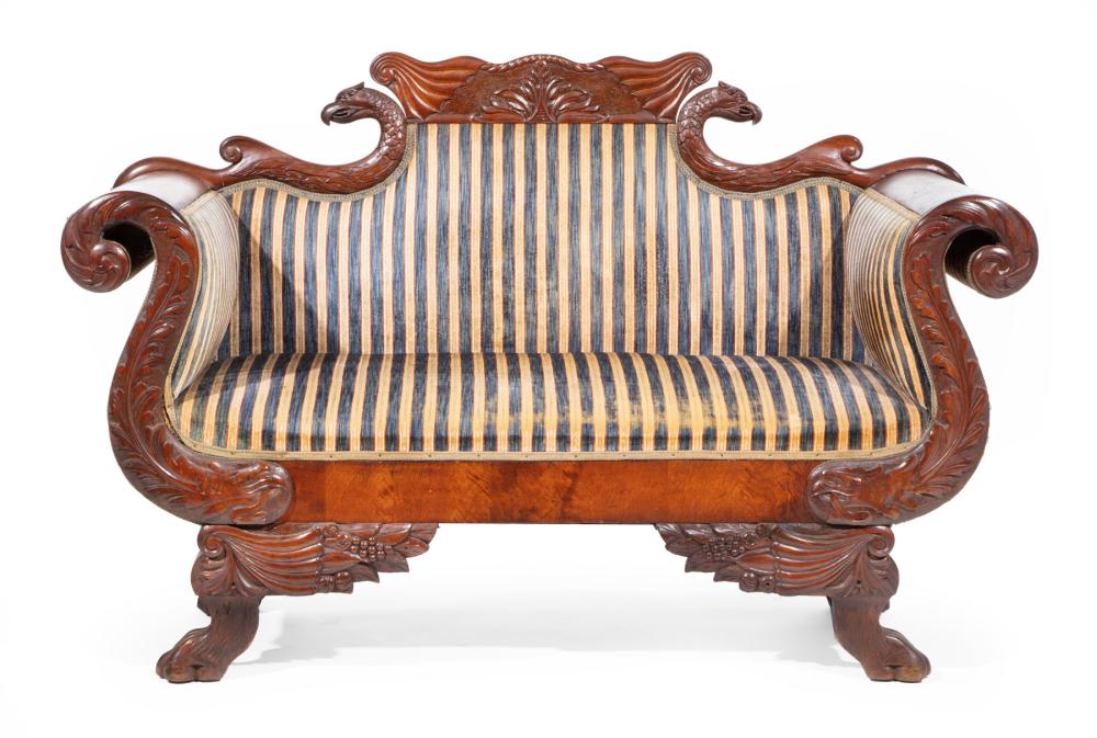 CLASSICAL STYLE CARVED MAHOGANY 2e338d