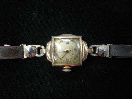 Art Deco lady s wristwatch Bulova 49f19