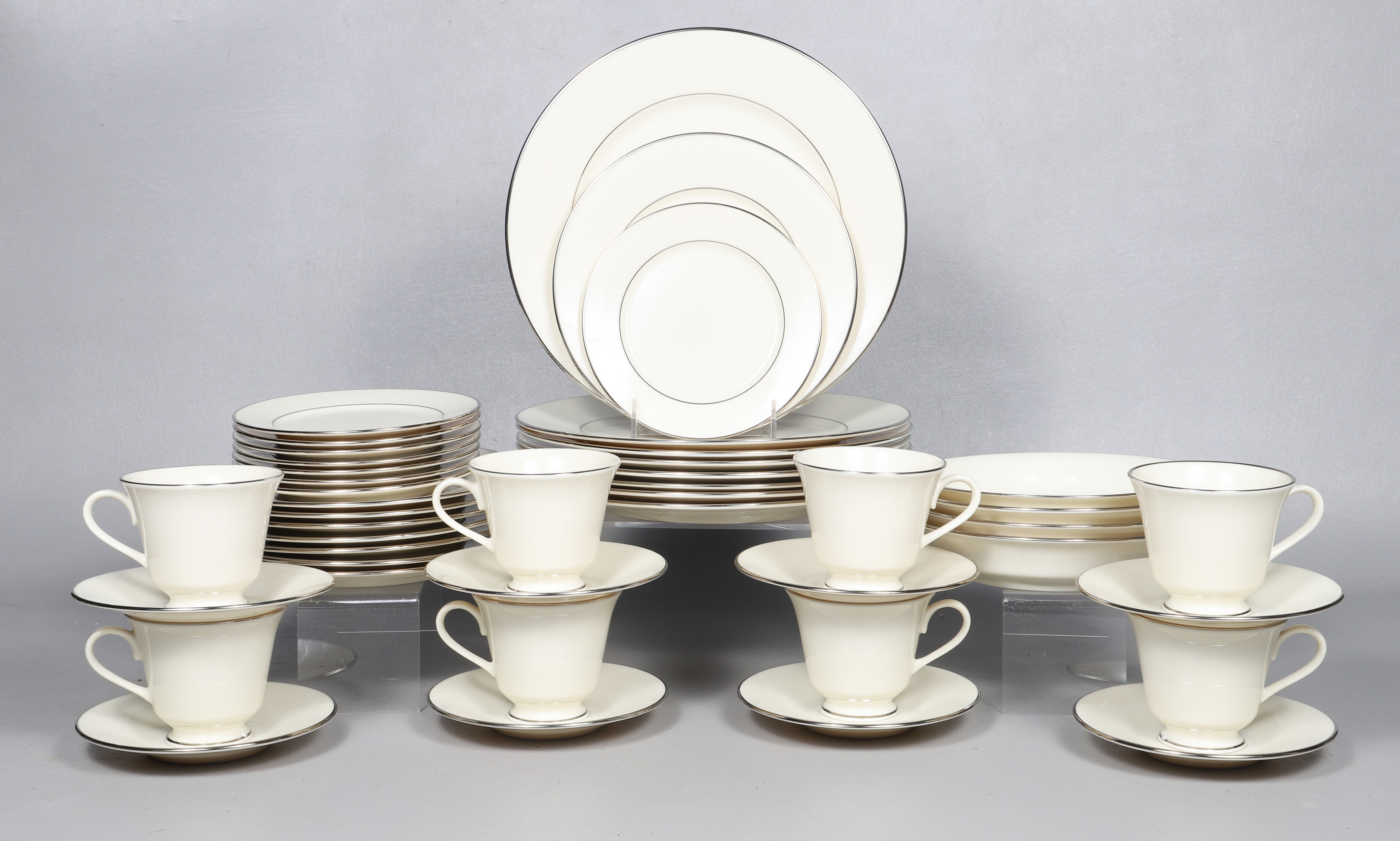  44 Pcs Lenox porcelain dinnerware  2e15ec