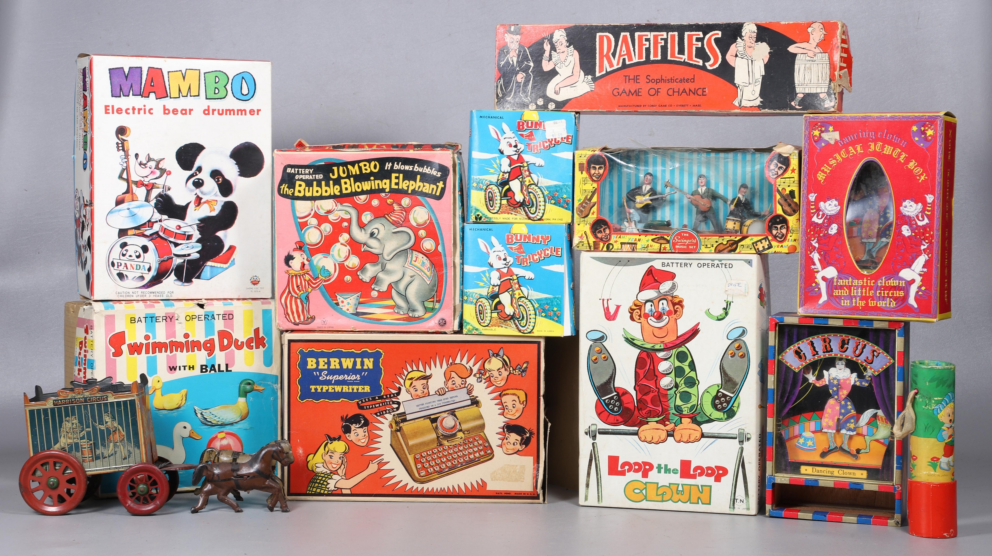 Circus and clown related toy group 2e17e3