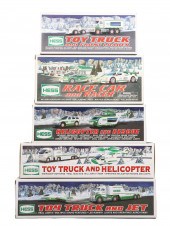  5 Hess toy trucks in original 2e1ebe