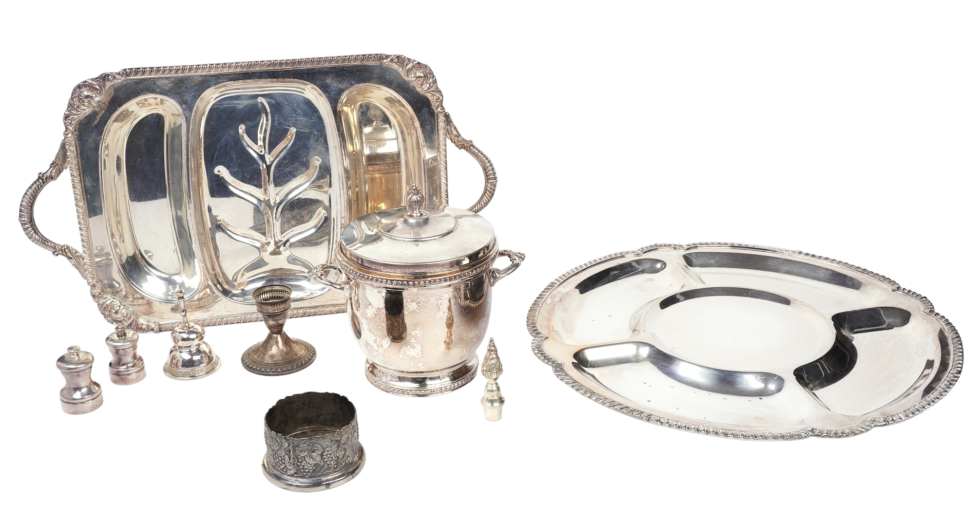 Silverplated trays and table items 2e2024