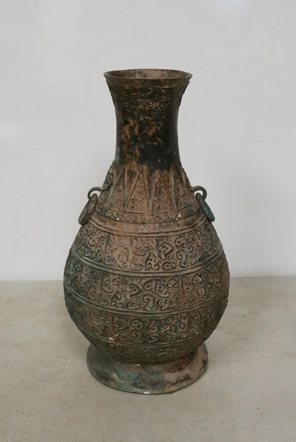 CHINESE ARCHAIC STYLE BRONZE VASE  2e5016