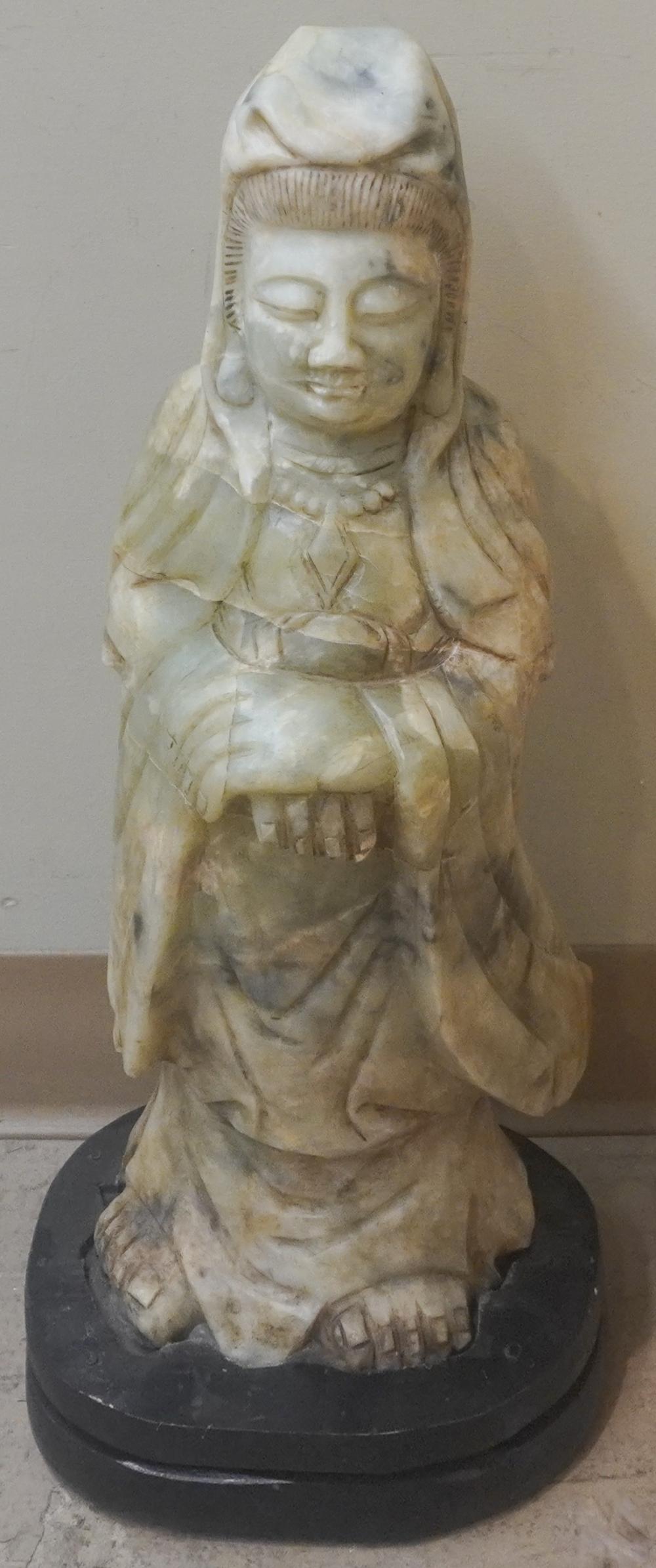 CHINESE CARVED HARDSTONE FIGURE 2e54ae