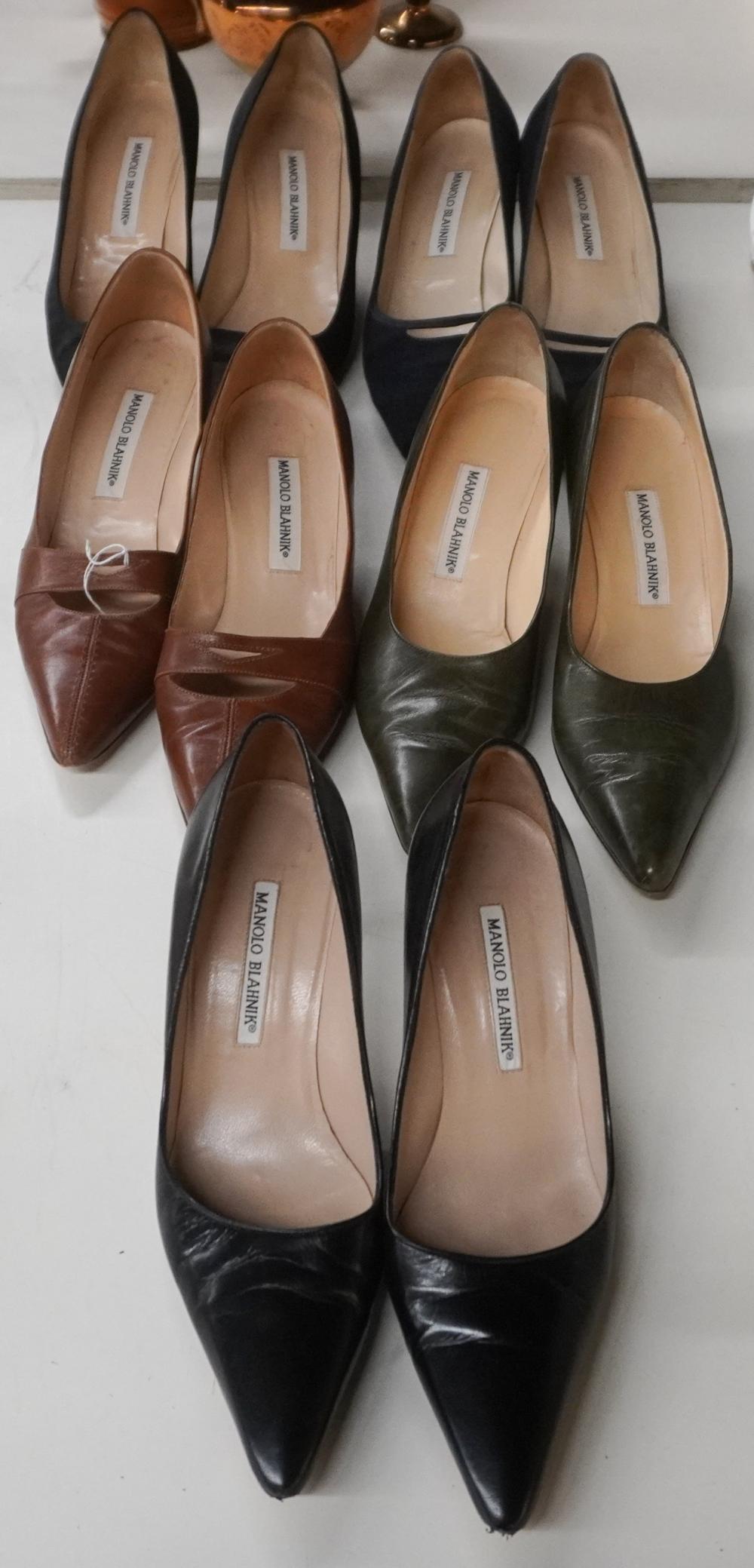 FIVE PAIRS OF WOMEN S SIZE 39 US 2e5aee