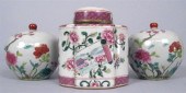 Pair of Chinese famille rose covered 4a2e2
