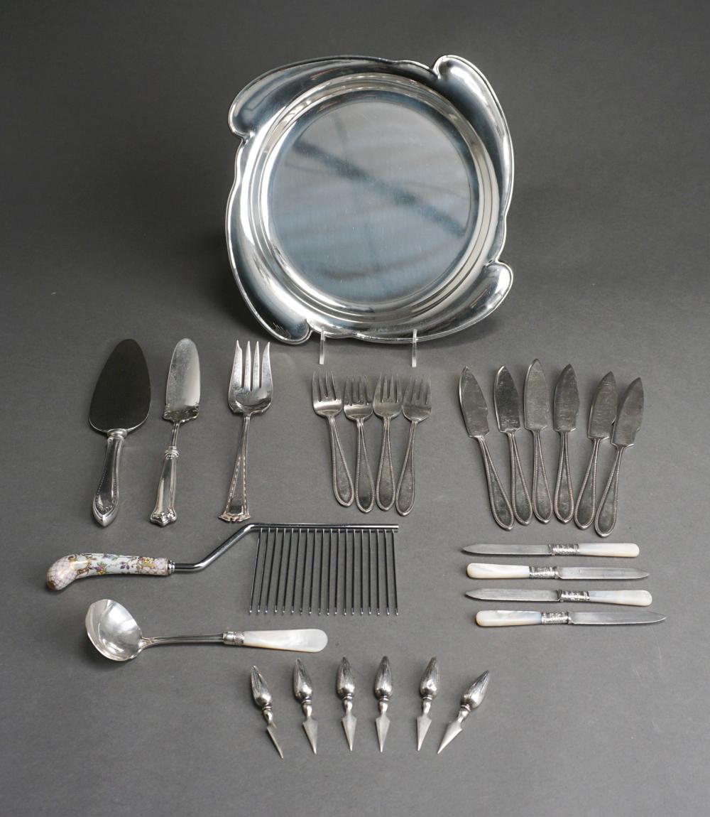 COLLECTION OF ASSORTED SILVERPLATE 2e5cfc