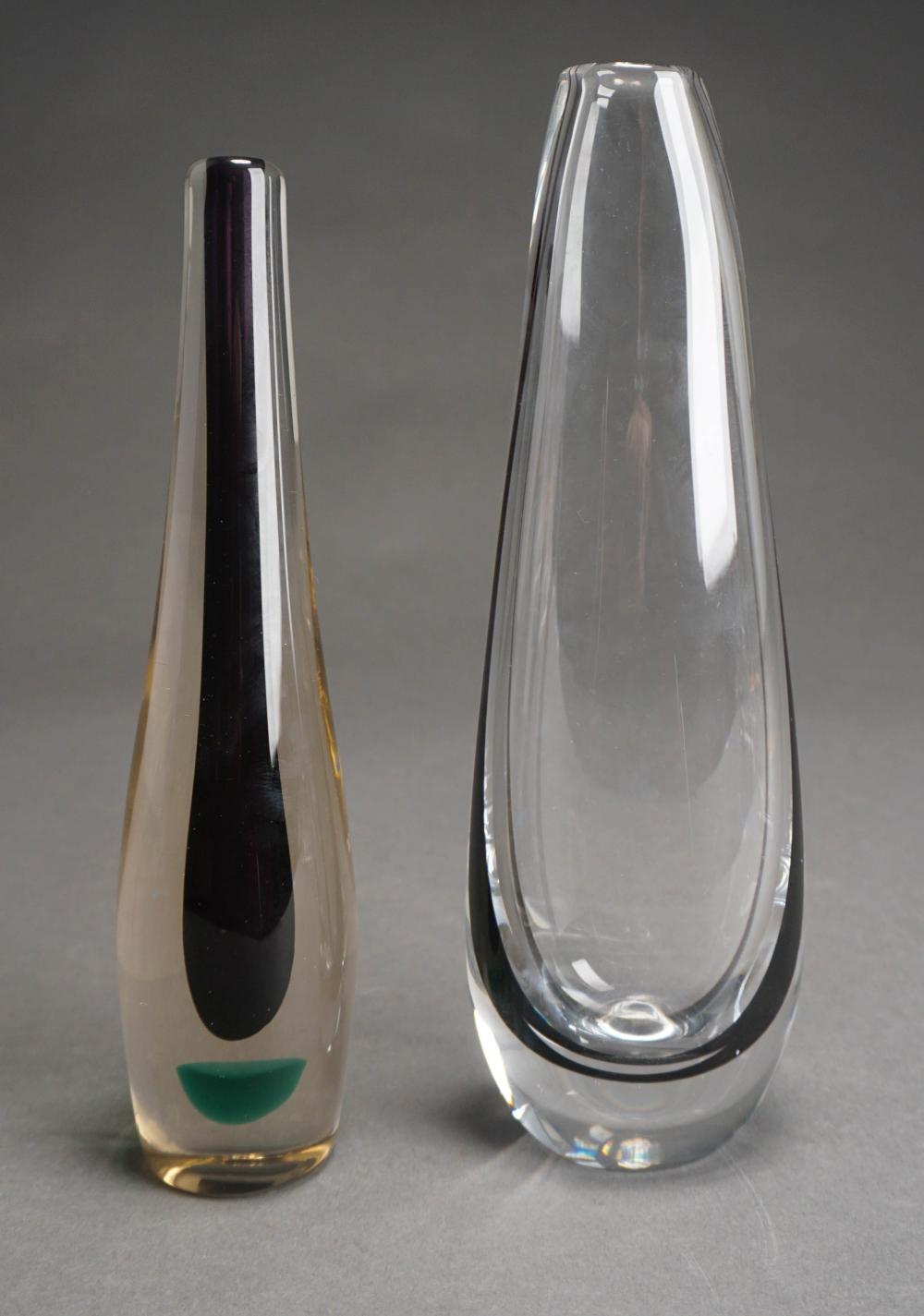 TWO CONTEMPORARY CRYSTAL VASES 2e61b3