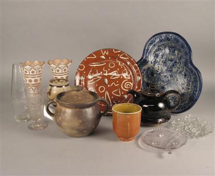 Assorted 20th century American pottery  