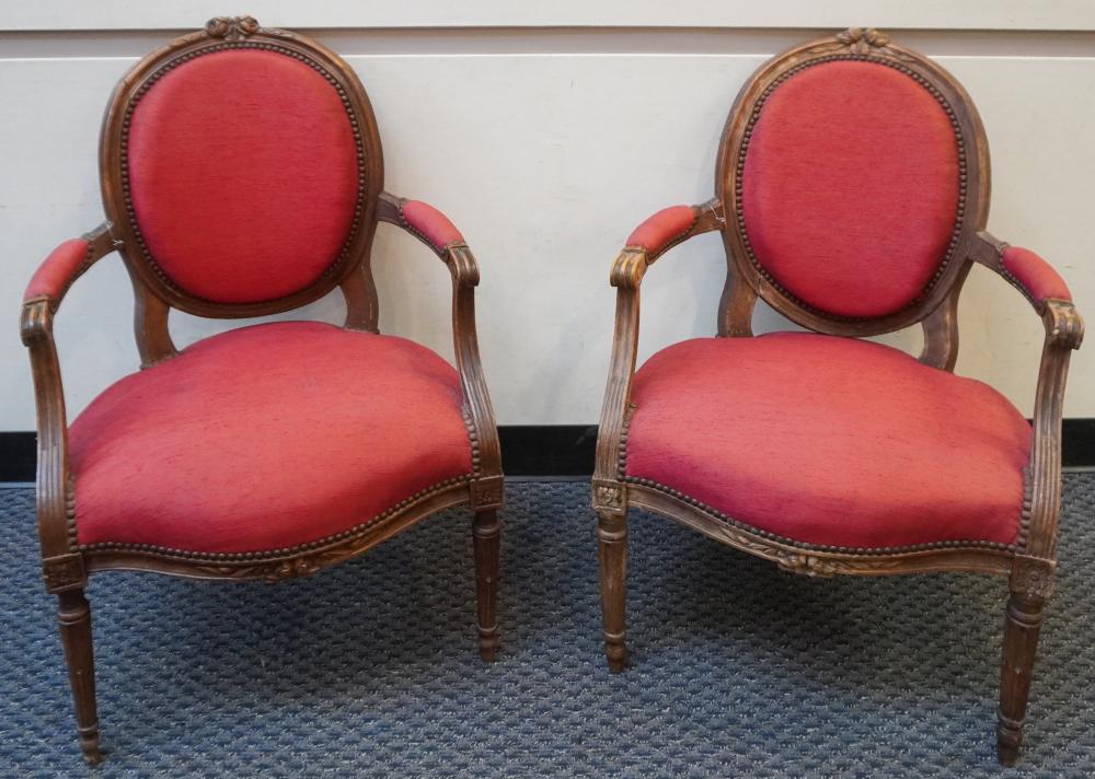 PAIR FRENCH PROVINCIAL STYLE WALNUT 2e755b