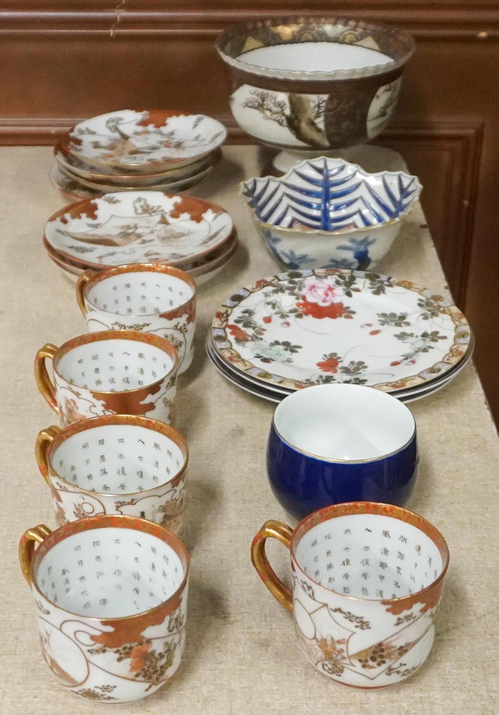 GROUP OF ASSORTED CHINESE PORCELAIN 2e7a04