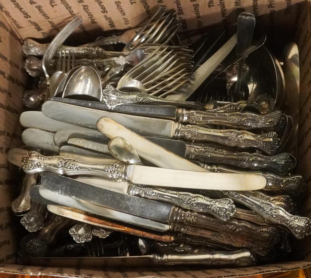 COLLECTION OF SILVERPLATE FLATWARE 2e7ac7