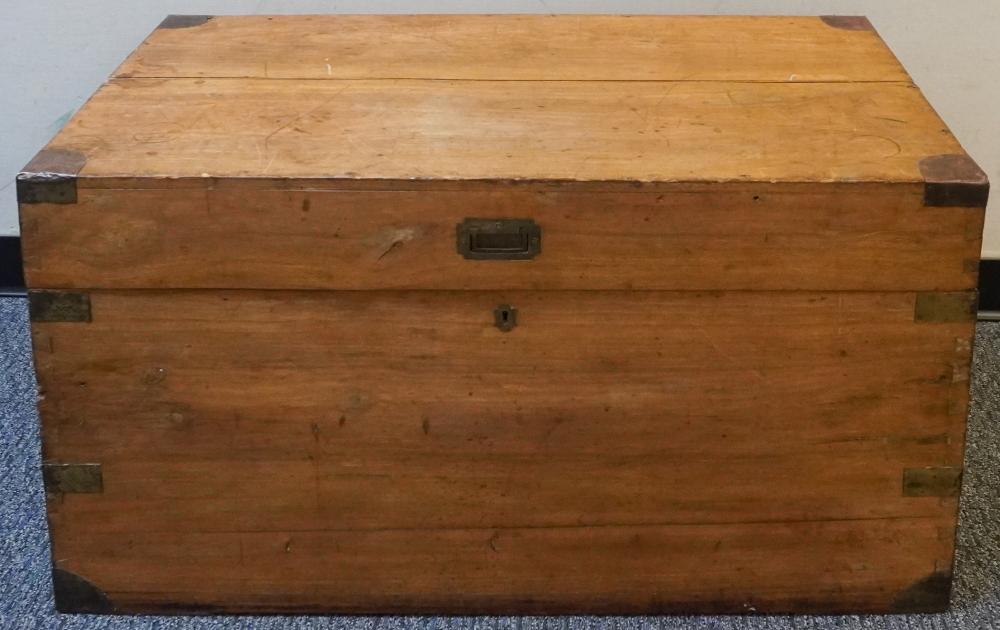 CHINESE CAMPHORWOOD BLANKET CHEST  2e873c